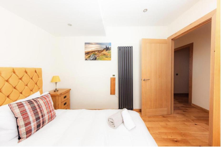 Luxury Cottage With Stunning Views Near Fairy Pools - School House 3 Carbost  Eksteriør billede