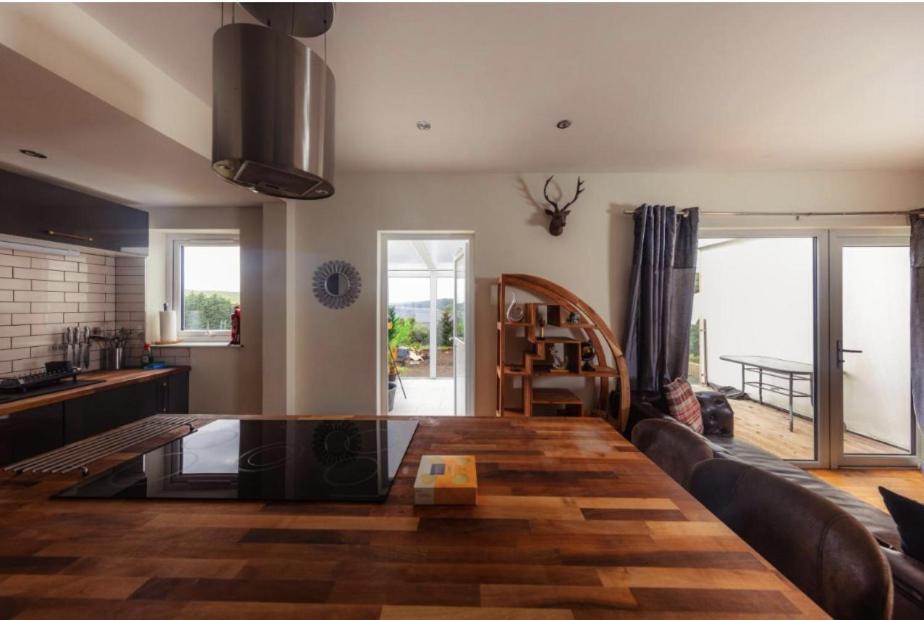 Luxury Cottage With Stunning Views Near Fairy Pools - School House 3 Carbost  Eksteriør billede